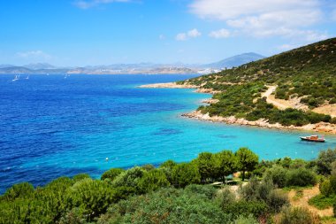 Turkuaz su kenarında plajda Türk resort, bodrum, Türkiye