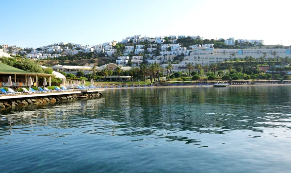 La spiaggia dell'hotel di lusso, Bodrum, Turchia — Foto Stock