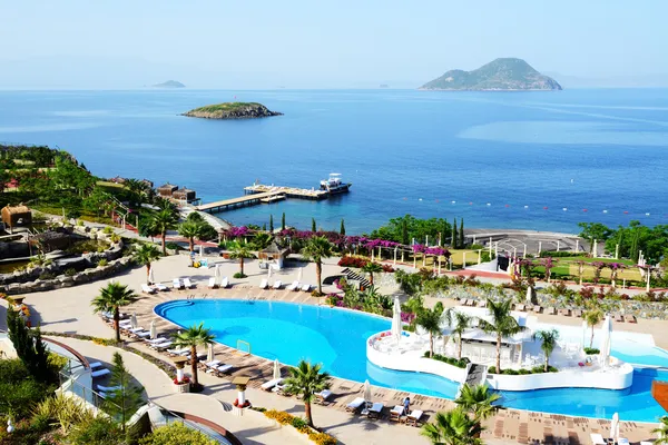 La playa en el hotel de lujo, Bodrum, Turquía Imágenes de stock libres de derechos