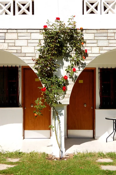 The entrance in building of popular hotel, Halkidiki, Greece — Stock Photo, Image
