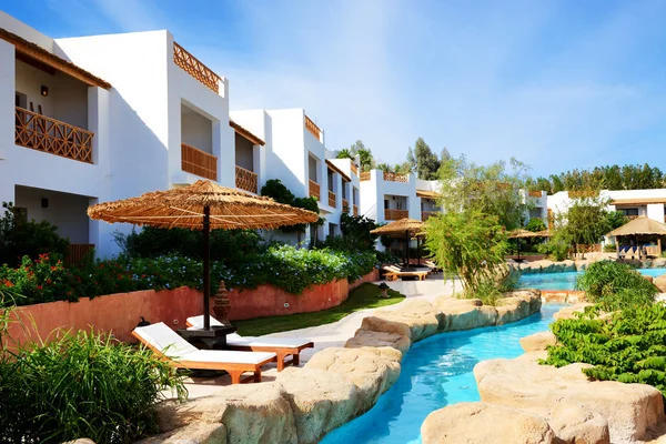 The swimming pool at luxury hotel, Sharm el Sheikh, Egypt — Stock Photo, Image