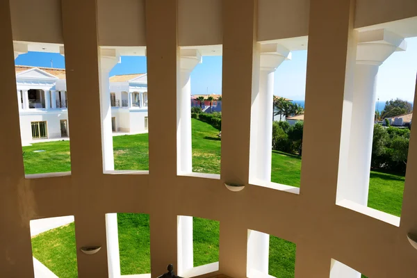 Het gebouw van luxehotel in traditionele Griekse stijl, pelopon — Stockfoto