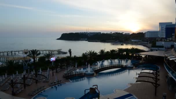 Timelaps zachód słońca i plaży w luksusowy hotel, antalya, Turcja — Wideo stockowe