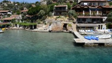 Turkuaz su kenarında plaj ve kekova, antalya, Türkiye'de açık Restoran