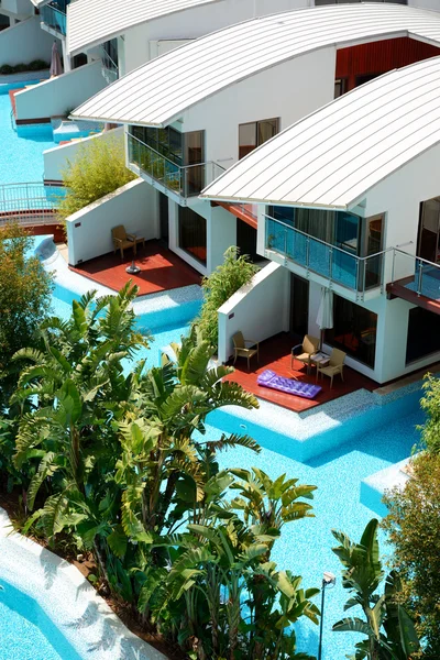 Modern villas with swimming pool at luxury hotel, Antalya, Turke — Stock Photo, Image