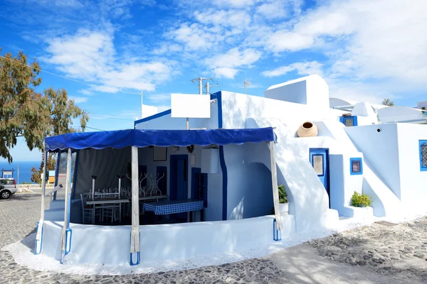 El restaurante tradicional en la isla de Santorini, Grecia — Foto de Stock