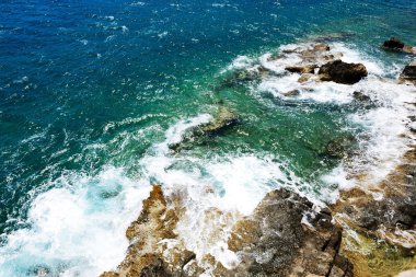 Turkuaz su sahilinde spinalonga Adası, crete, Yunanistan