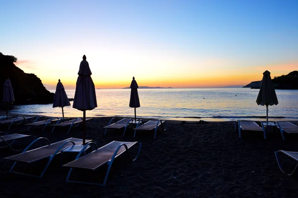 Salida del sol y playa en el hotel de lujo, Creta, Grecia —  Fotos de Stock