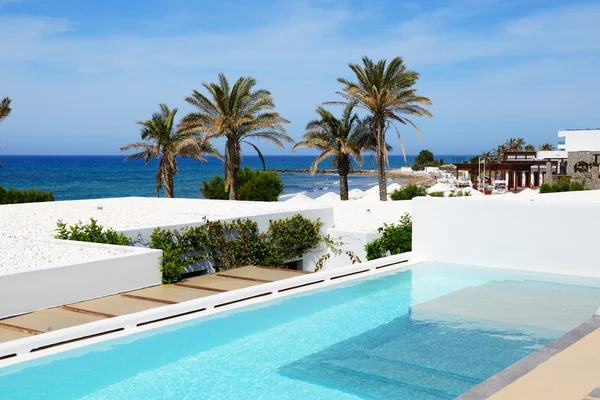 Piscina en villa de lujo, Creta, Grecia —  Fotos de Stock