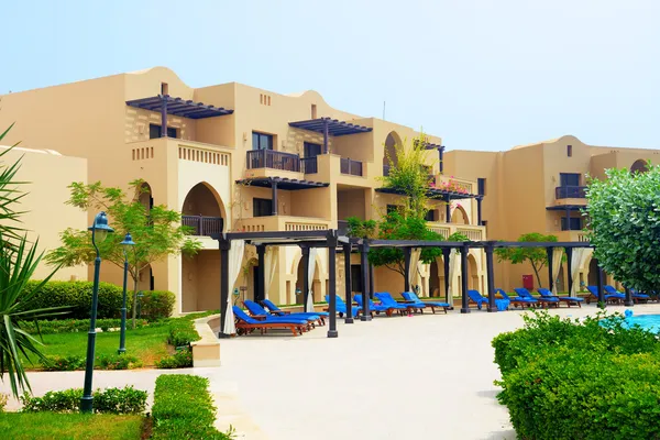 Az arab stílusú villák, luxus hotel, fujairah, Egyesült Arab Emírségek — Stock Fotó