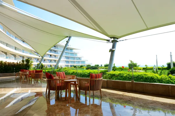 Las sillas de recreo en la terraza en el hotel de lujo, Antalya, Turke —  Fotos de Stock