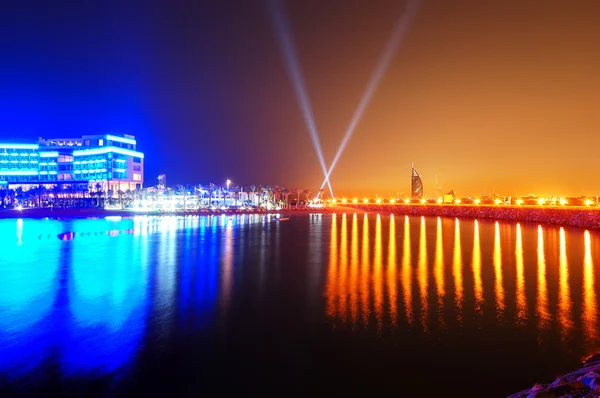 Night illumination of the luxury hotel on Palm Jumeirah man-made — Stock Photo, Image