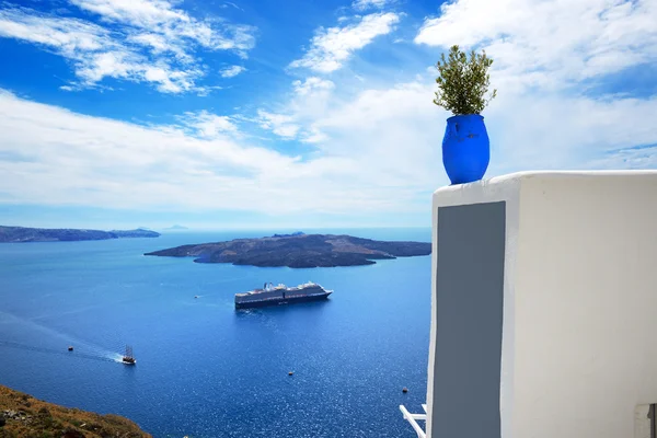 크루즈 선박, 산 토 리 니 섬, 그리스에 게 해 보기 — 스톡 사진
