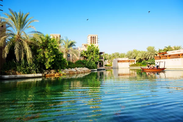 DUBAI, Emirados Árabes Unidos - 9 de setembro: Vista do Souk Madinat Jumeirah. Louco. — Fotografia de Stock