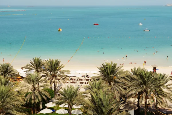 Playa de hotel de lujo, Dubai, Emiratos Árabes Unidos — Foto de Stock