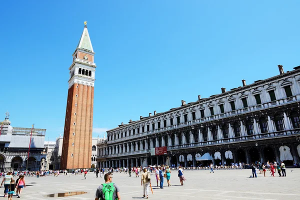 Venedig, Italien - 16 juni: Markusplatsen med turister på j — Stockfoto