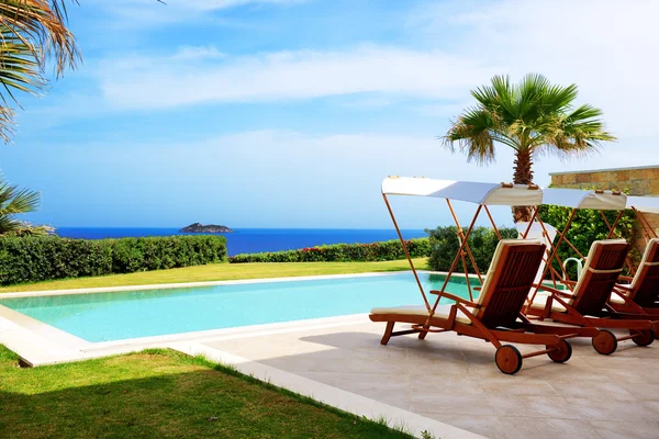 La piscina nella villa di lusso, Bodrum, Turchia — Foto Stock