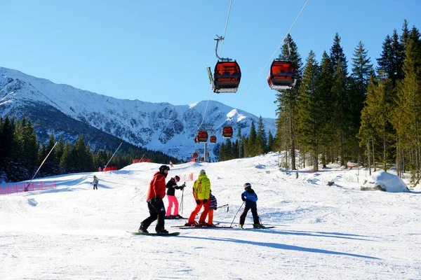 Jasna Eslovaquia Enero Snowpark Los Esquiadores Teleférico Jasna Low Tatras —  Fotos de Stock