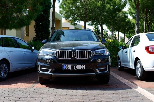 Antalya Turquía Abril Coche Bmw Estacionado Cerca Moderno Hotel Lujo — Foto de Stock