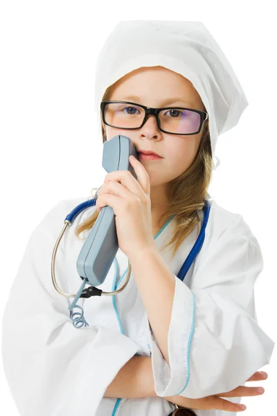 Menina bonito está jogando médico — Fotografia de Stock