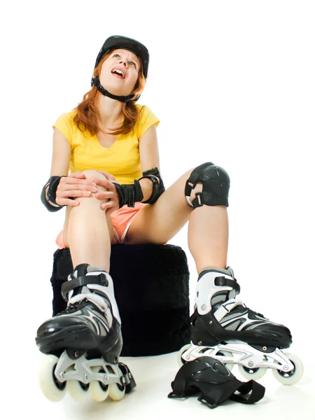 美しい若い女性はローラー スケートで — ストック写真