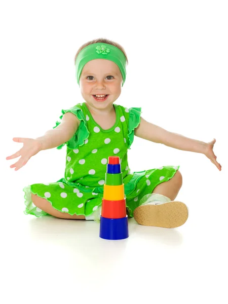 Little girl is playing with toy pyramid — Stock Photo, Image