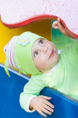 küçük bir çocuk oyun alanı.