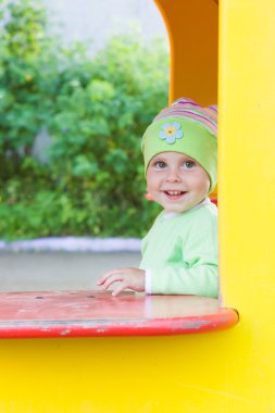 küçük bir çocuk oyun alanı.