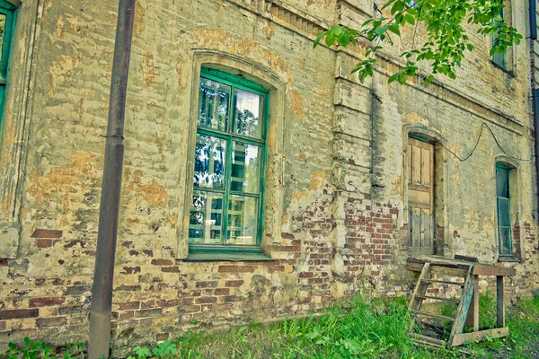 Extérieur du vieux bâtiment — Photo