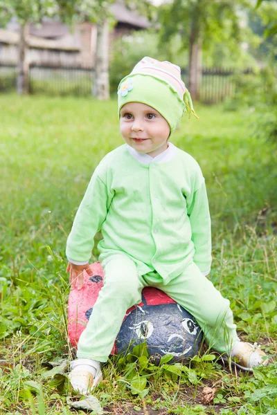 Klein kind spelen — Stockfoto