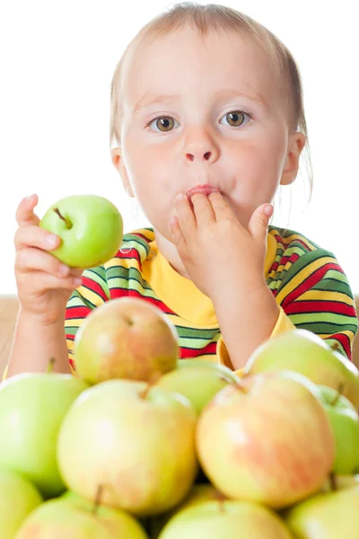 Bebê comendo maçã — Fotografia de Stock