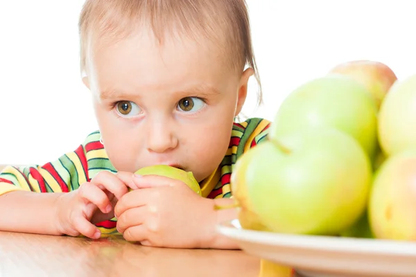 Jabłko jedzenie dla dzieci — Zdjęcie stockowe