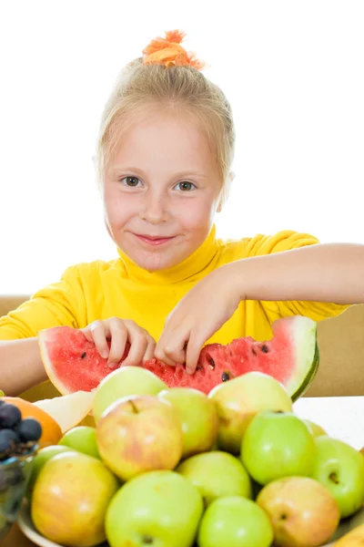 Girl eats fruit — Stock Photo, Image