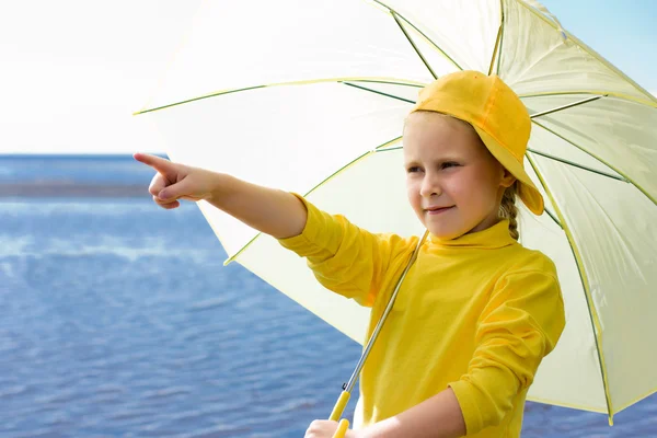 Girl with umbrella on a beach — Stock Photo, Image