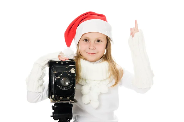 Menina em um traje de Natal com câmera velha — Fotografia de Stock