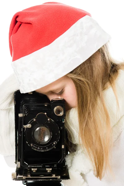 Meisje in een kerst verkleedpak met oude camera — Stockfoto