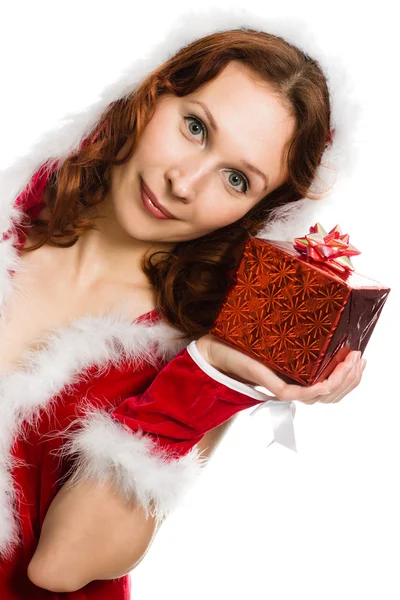 Attrayant femme dans les mains robe de Noël un cadeau — Photo