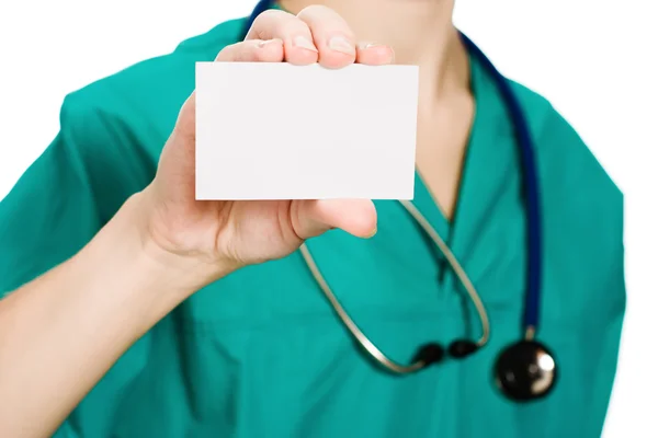 Kobieta lekarz wyświetlone wizytówki — Zdjęcie stockowe