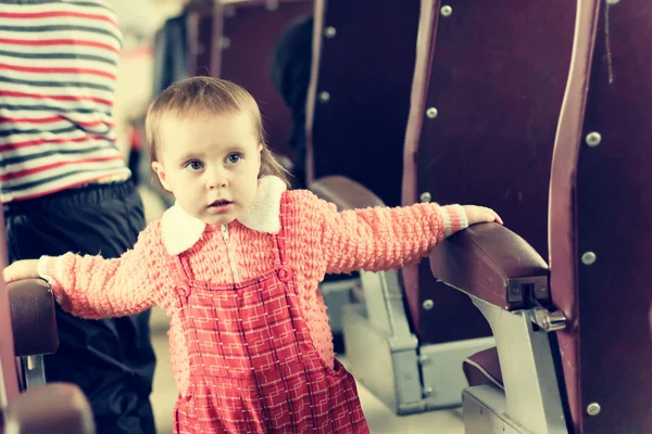 Jongen op de trein. — Stockfoto