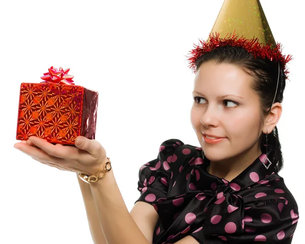 Mulher bonita feliz com um presente na caixa vermelha — Fotografia de Stock