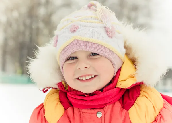 Vacker baby i en röd jacka — Stockfoto