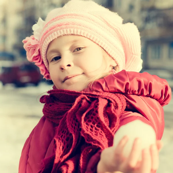 Young girl holds out his hand in a snowball — Stock Photo, Image