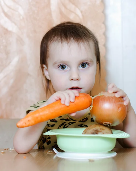 Beautiful cute kid with vegetables. — Stock Photo, Image