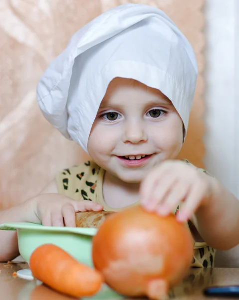 美丽可爱小厨师与蔬菜 — 图库照片