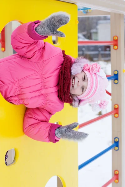 Menina feliz bonita na jaqueta vermelha — Fotografia de Stock