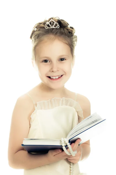 Linda chica con un libro de oraciones . —  Fotos de Stock