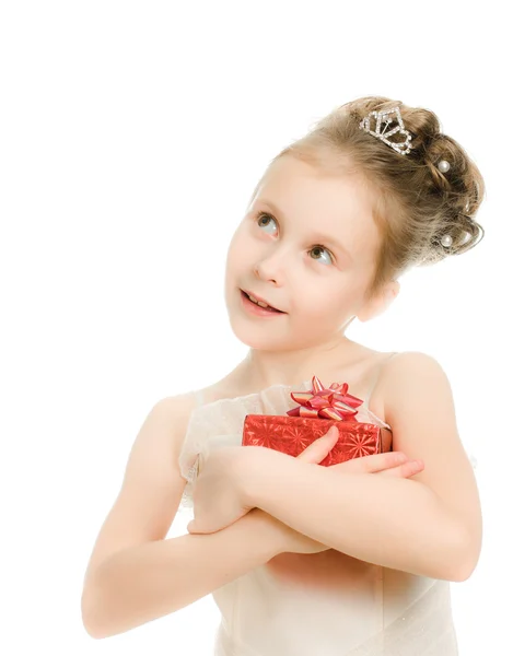 Menina bonita em com um presente — Fotografia de Stock