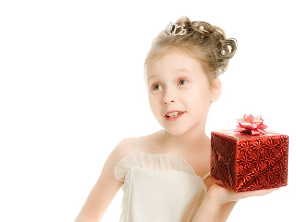 Menina bonita em com um presente — Fotografia de Stock