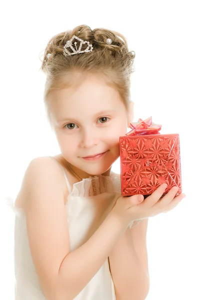 Menina bonita em com um presente — Fotografia de Stock