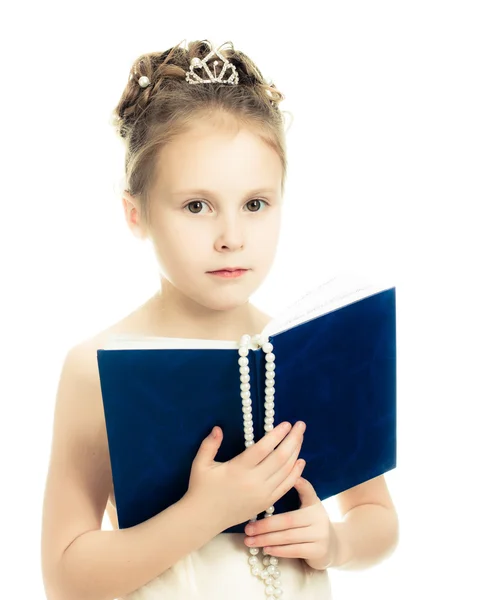 Linda chica con un libro de oraciones . —  Fotos de Stock